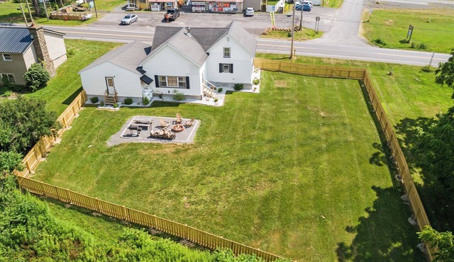 Salmon River Getaway - Firepit, BBQ & River Views