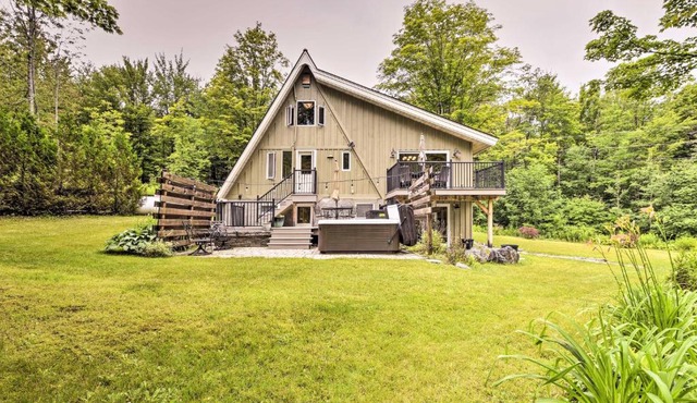Saltwater Hot Tub & WFH-Friendly Warren Cabin!