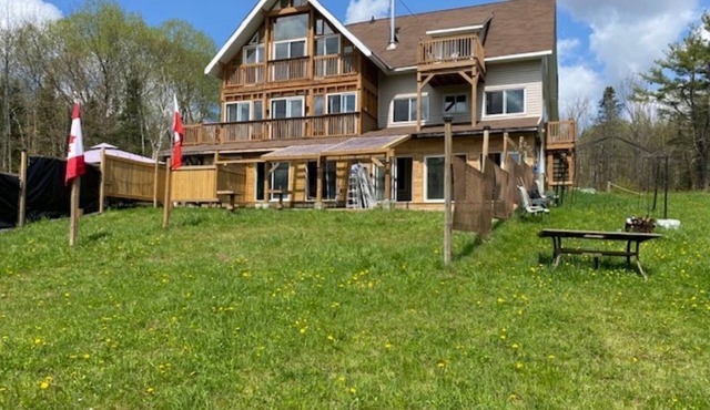 SAMOGETAWAY. Four seasons cottage escape. It features of privacy and wilderness.