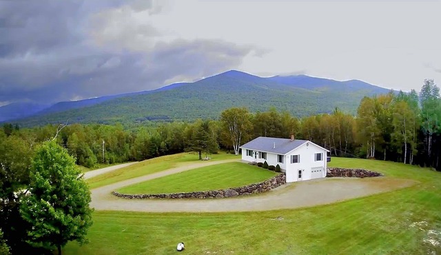 Santas Village, Hiking, Golfing, Sleeps 8, Hot tub, Game Room, Tesla Charger LV2