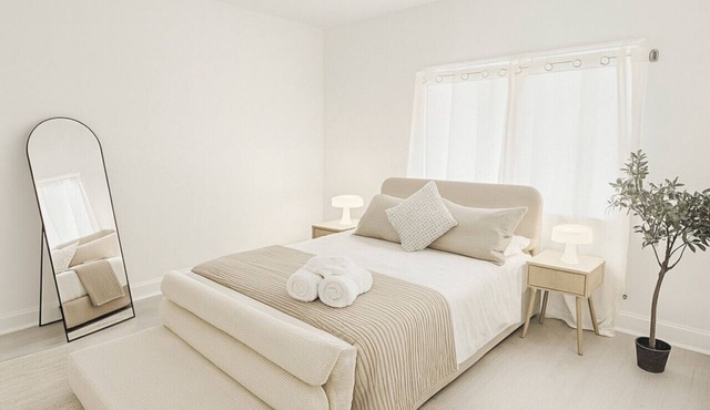 Scandinavian Style: 1 Bd, 15 min to nyc, parking
