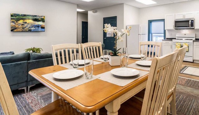 Scottsville 4-Bdrm Loft/Sleeps 6/Onsite Parking