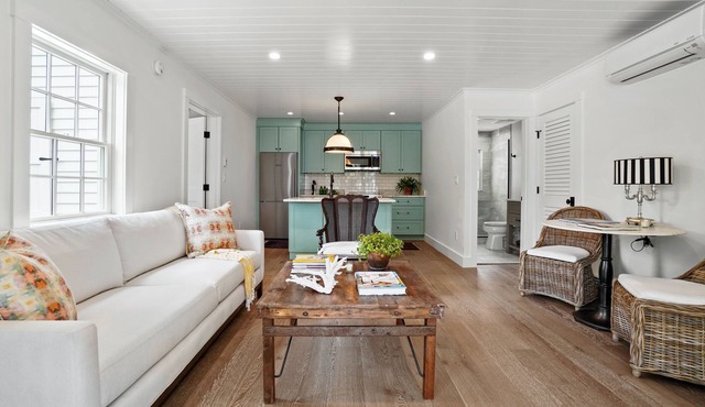 "Sea Glass", Luxurious 1-BR Charmer in Historic Cape Porpoise