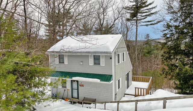 Seasonal Mountain Getaway Near Skiing & Snowmobiling