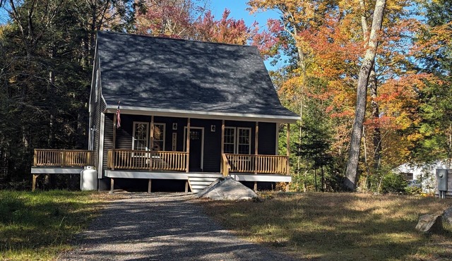 SEBAGO LAKE Sparkling Cottage 4 BRs-Beach 2 min walk, Hot tub, AC, kayaks