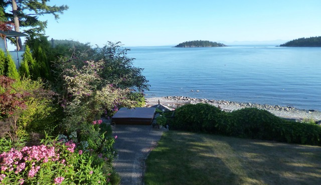 Sechelt Oceanfront Suite in Sechelt