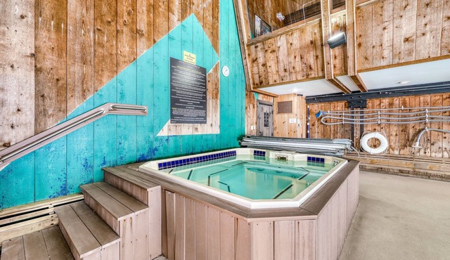 Secluded dog-friendly home with two living rooms, chef's kitchen, smart TVs, W/D