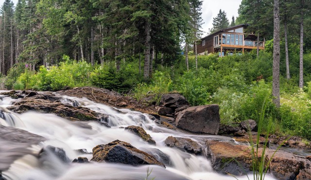 Secluded Luxury Cottage with Sauna, Private Swimming & Trails in L'Amable