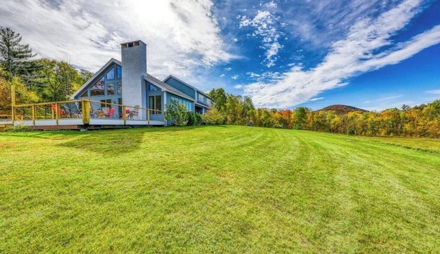 Secluded Luxury Home on Huge Property with Mountain Views - Near Slopes