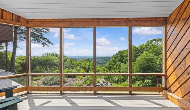 Secluded Vermont Escape - Beautiful Mountain and Lake Views - Private Trails