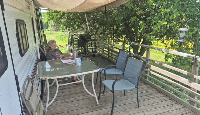 Serene shady porch w/grill caravan w/AC in Marathon perfect for getaway