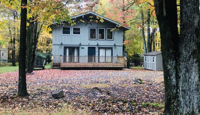 Serenity Chalet - Updated (2021) Pocono 4 season Lake harmony home
