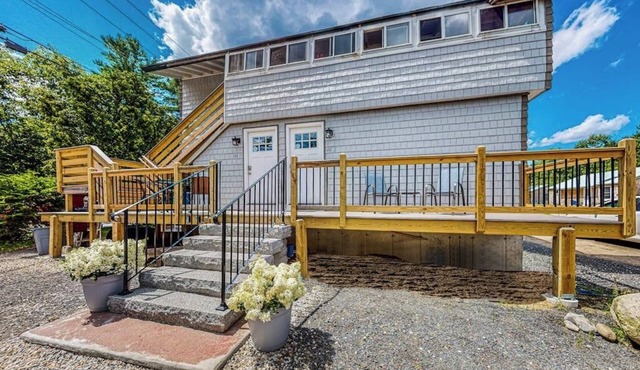 Shorebreeze Inn | Tri-Plex in Kennebunk, Family Fun, Pool, Outdoor games