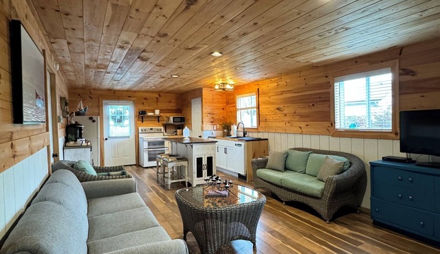 SILVER LAKE STUDIO - Located on Silver Lake & 9 miles from Letchworth State Park in Perry