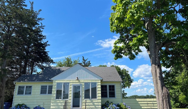 Simply Beautiful Beach Cottage, 8 min from Guilford Green