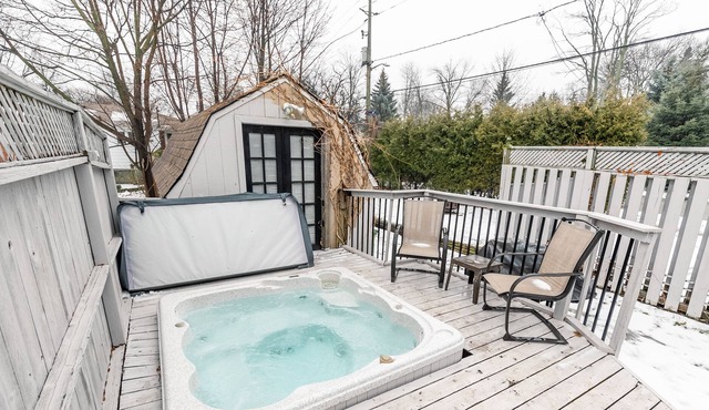 Simply Comfort. Stylish Hamilton House 3Br HOT TUB