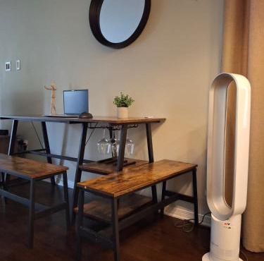 SimplyLovely Modern Condo Near Downtown Ottawa with Free Parking and Patio