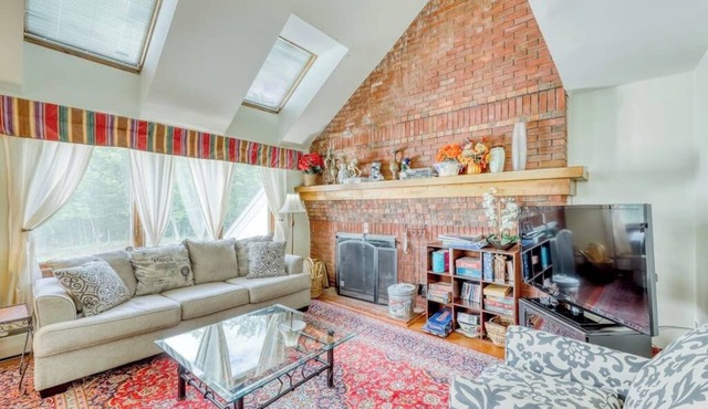 Ski-in/out sunrise condo with pool & hot tub - great ski retreat