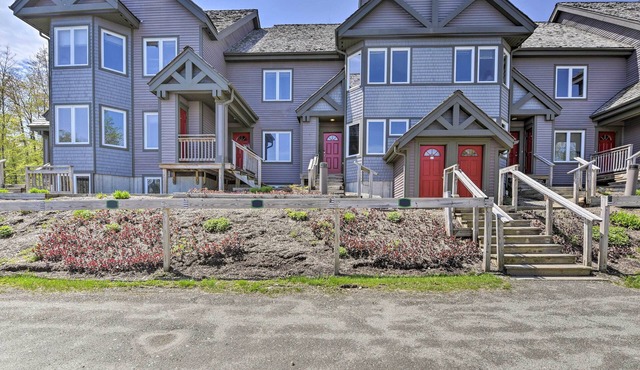 Ski In, Ski Out Escape: Steps to Jay Trail!