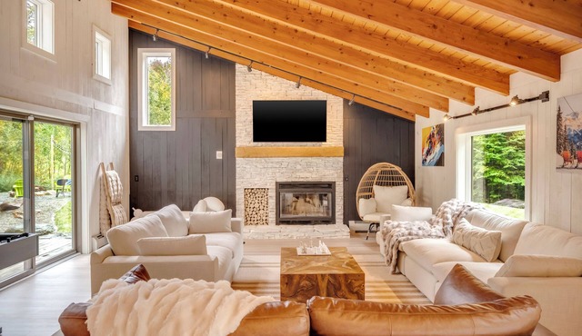 Ski & Play in Style-Luxury Mt. Snow Getaway-HotTub