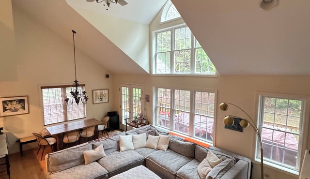 Ski's The Day: Winsome 3-bedroom mountain townhome with AC in Jiminy Peak