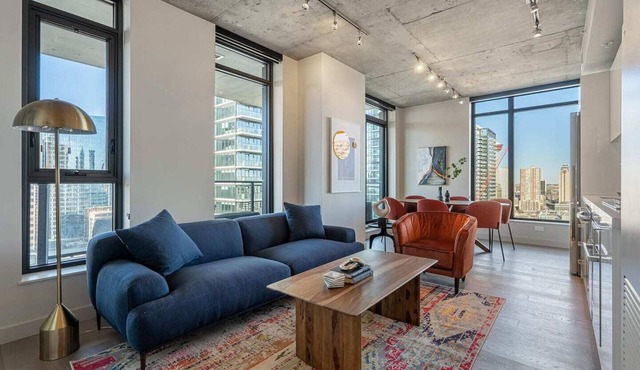 Skyline Views -POOL, Patio, Prkg & Gym - 2BR 2BA in Calgary