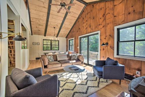 Sleek Cabin w/Deck, 8 Miles to Mount Snow & Hikes