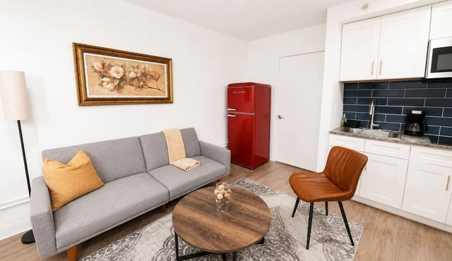 Sleepover | Charming Studio + Gym - Austin TX in Austin
