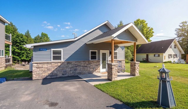 Sleeps 8, 5 min to Colgate, Welcome Wine, Lake Moraine Home #2 Near Colgate University