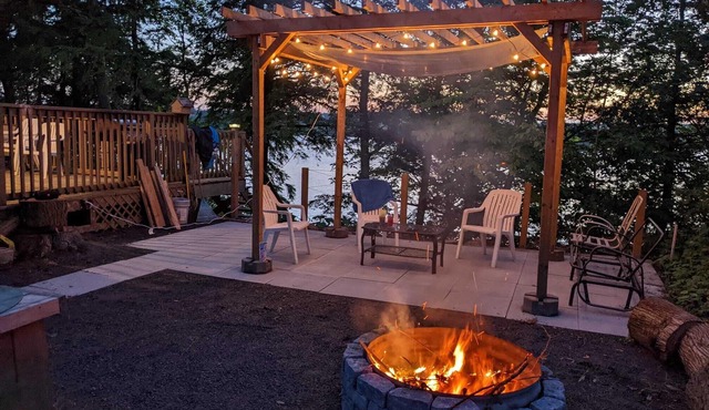 Small Lake front cottage located at Beaver Lake