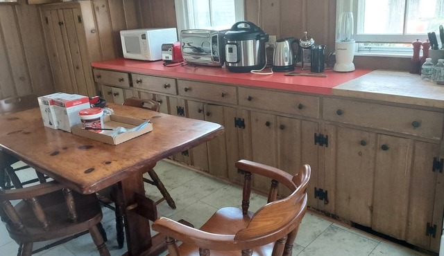 Soothing 3-bedroom house with AC in Marshfield's exclusive beach community!