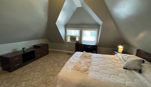 Soothing 3-bedroom apartment with AC in North Bergen