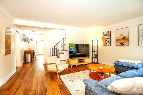 South Euclid 4BR Luxe Escape with Game room and BBQ