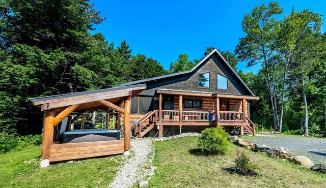 Spa & Billard and Lake Access | Sylva sur le Lac in Saint-Mathieu-du-Parc