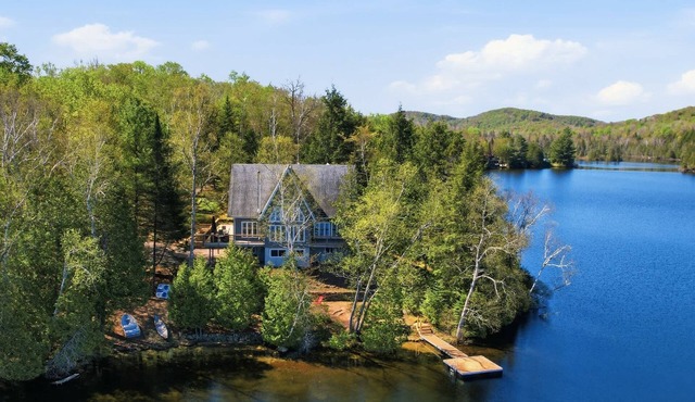 Spa, Lake, Pool Table | L'Écho du Huard