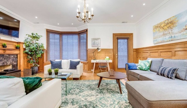 Spacious 1BR Executive Style Suite - King Bed