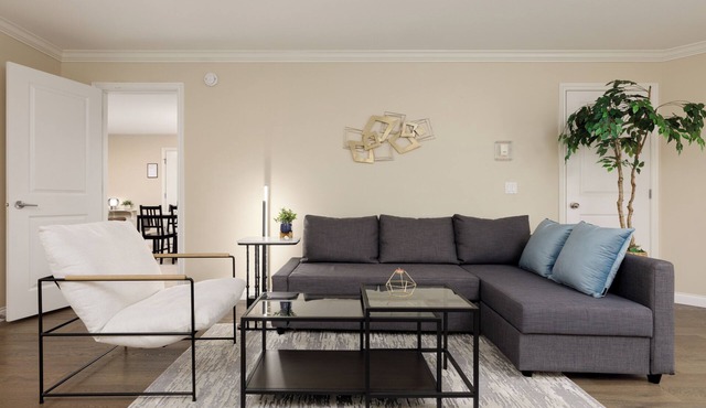 Spacious 2BR/2Bath Suite Near Steveston & YVR in Richmond