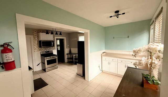 Spacious 2BR Apartment Near NJ Transit