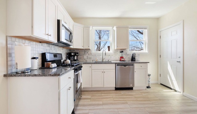 Spacious 2BR near UMASS | Savin hill | T Stop 2403