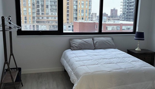 Spacious 2BR + Sofa Bed | Walk to Laurier & Uptown | Free Parking