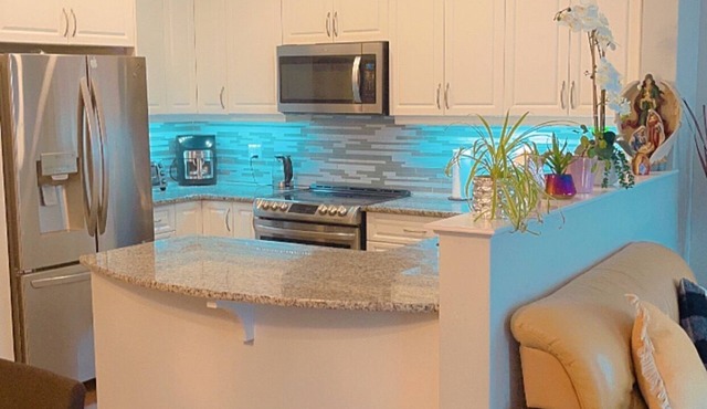 Spacious 3 bed and 2.5 bathroom townhouse near the airport amazing for relaxing. in Ottawa