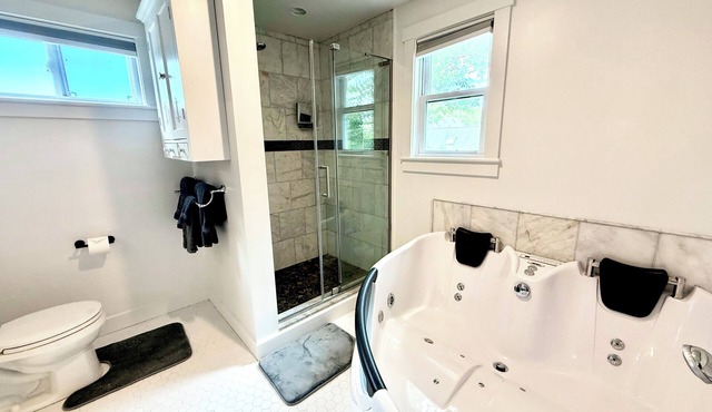Spacious 3-bedroom building in peaceful Tisbury with AC