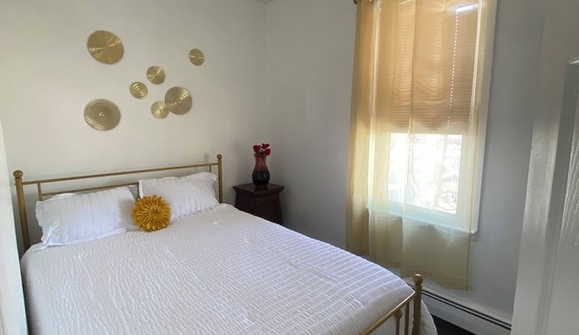 Spacious 3-bedroom house in peaceful North Bergen with AC