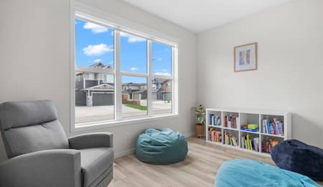 Spacious 3BR 2.5BA, AC in Rockland Park in Calgary