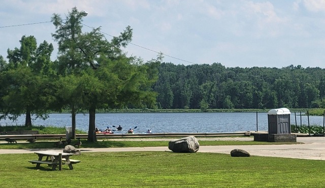 Spacious 3BR lake front cottage at Lake Leboeuf