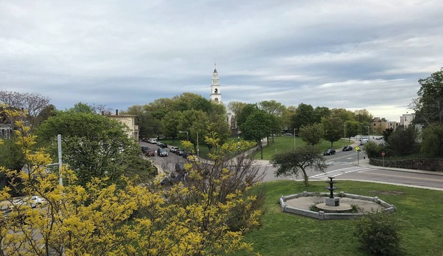 Spacious 4 bedroom apartment in adorable Boston with AC