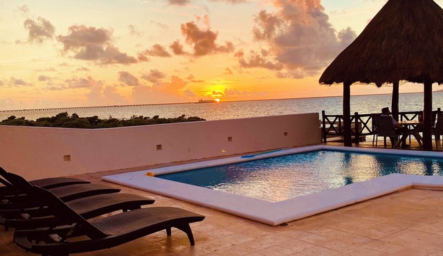 Spacious 4-bedroom house in delightful Progreso with WiFi AC …the best views in in Progreso