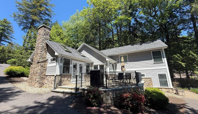 Spacious 4-bedroom house in charming Gilford on Lake Winnipesaukee.