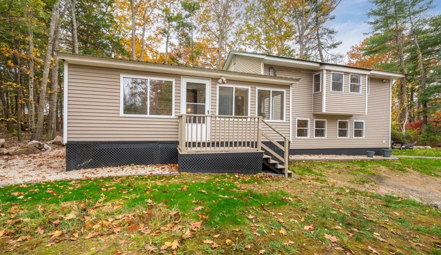 Spacious 4-bedroom house walking distance to York beaches. 2 baths