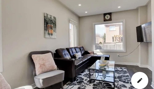 Spacious 4 beds modern house available in Mississauga for short term rentals.